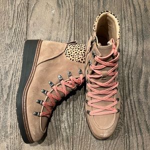 Dr scholls road trip hiking boot size 10 NWOT. Never worn.